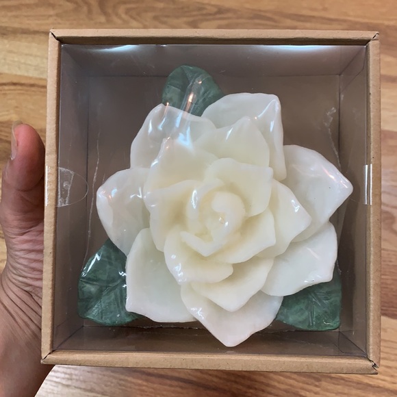 Pottery barn gardenia flower floating candle